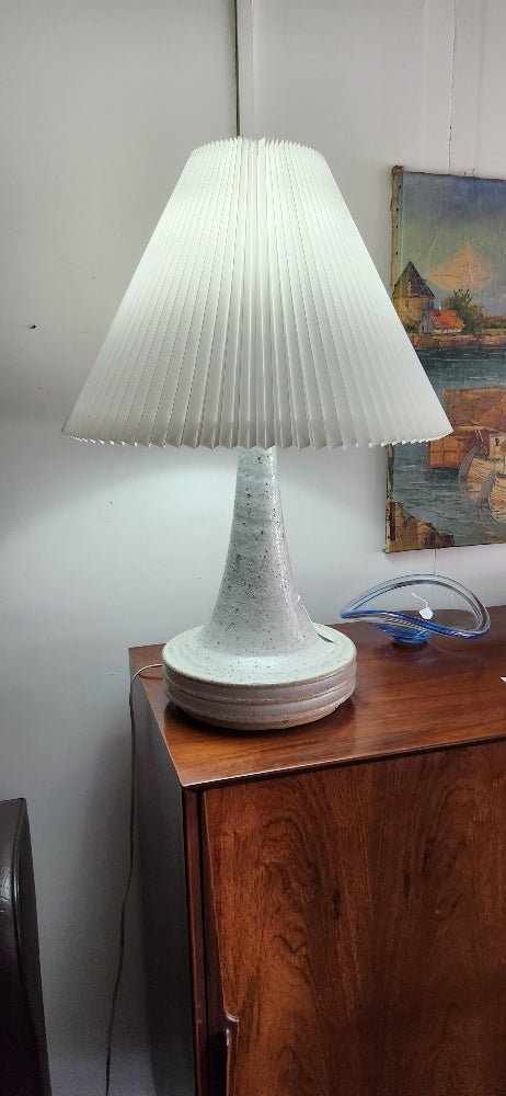 Danish white vintage Ceramic Table Lamp by Axella for Tromborg - 1970s - Mid Century Modern Adelaide